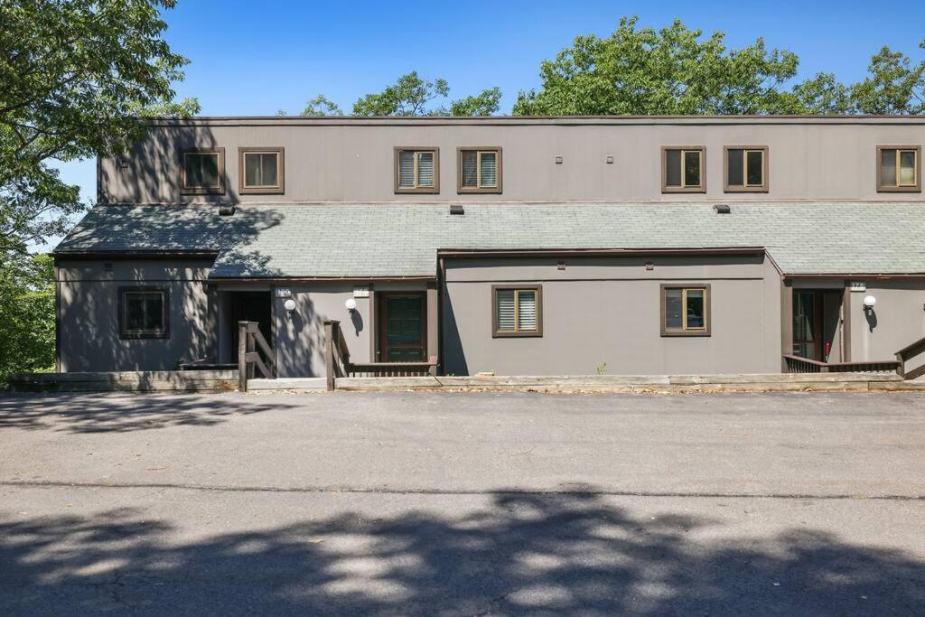 Апартаменты Garrett'S Camelback House Таннерсвилл Экстерьер фото